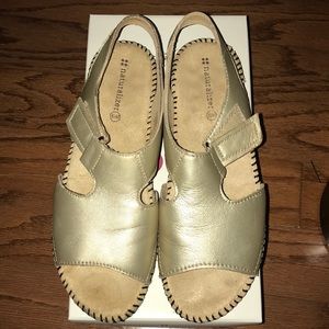 Naturalizer Scout Gold Sandals 8.5